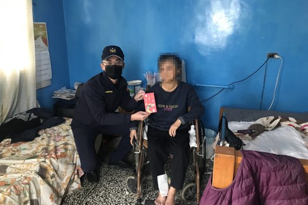 關懷轄內弱勢不打烊! 三星警春節送暖