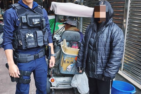 婦人3萬元紅包掉市場 北港巡警助找回