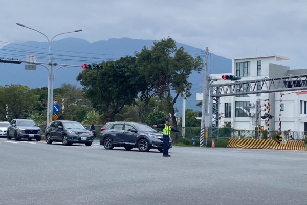 堅守春節連假最後一刻 花蓮警加強疏導返鄉車流