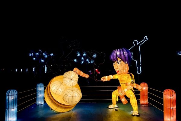 2024中台灣元宵燈會龍年KUSO花燈 「誰在呼攏燈區」趣味登場