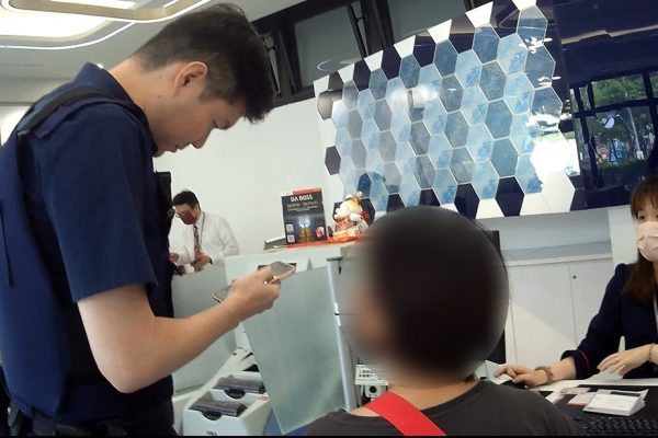 中市二分局警化身阻詐英雄 即時攔阻老婦受騙