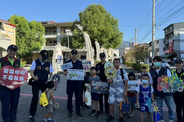 開學日玉里波麗士大動員 執行護童暨預防犯罪宣導