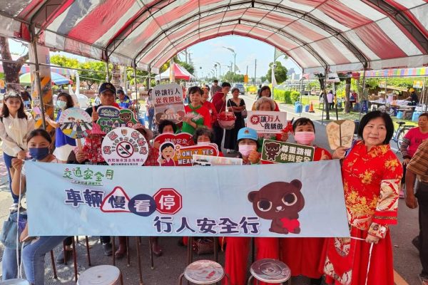 紙漿藝術文化季 臺西警賣力推動「停讓文化」獲民眾熱烈響應