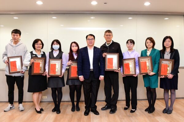 嘉義縣警銀合力攔阻詐騙 公開表揚8名有功人員